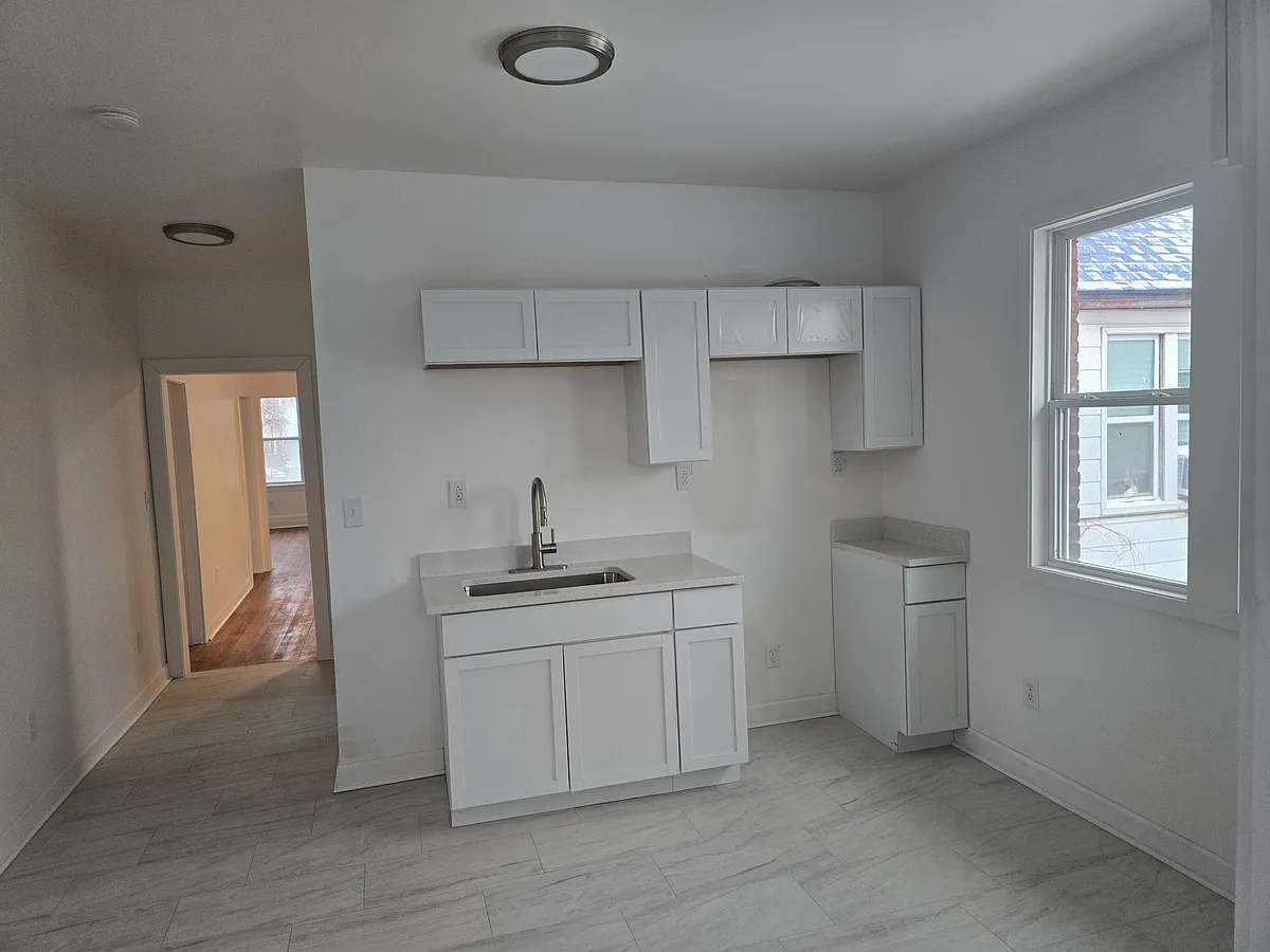 Building Photo - 3631 Helen St #3635
