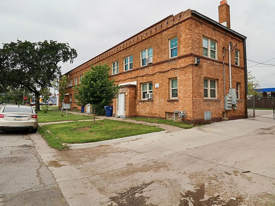 306 E Pine St