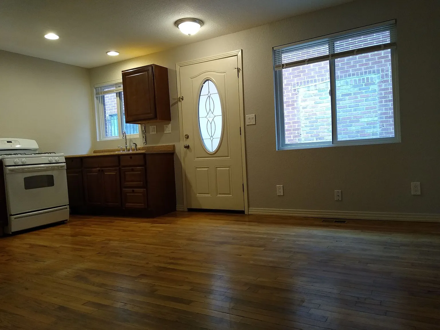Highlands/Stadium Area Great Sized 1 Bedroom with Beautiful Hardwood Floors, Reserved Parking, Ex... — Photo 3