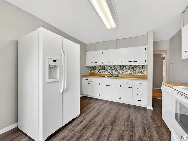1033 Perry St — Photo 20