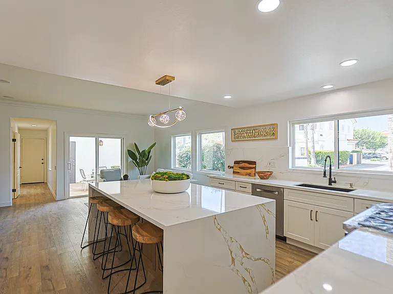 1219 Delaware St — Photo 4
