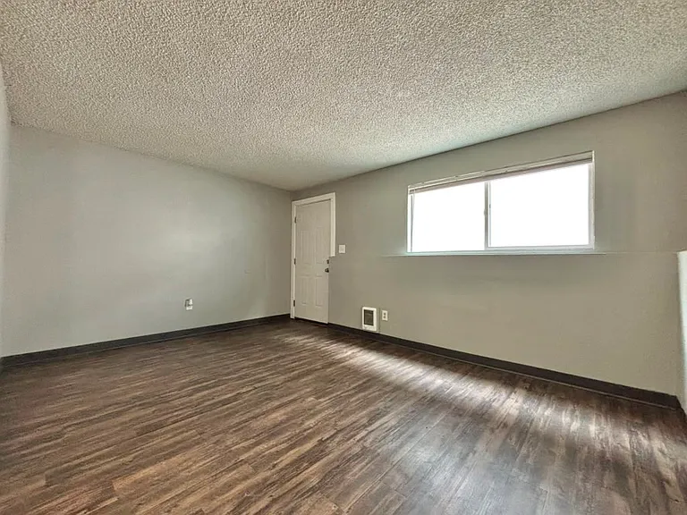 1915 W Boone Ave #1 — Photo 3