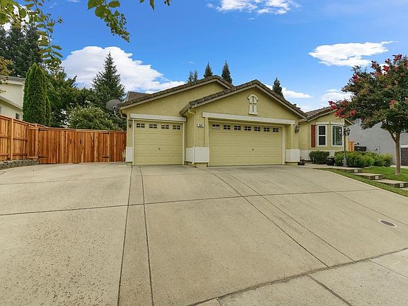 2nd image of 364 Caldarella Cir