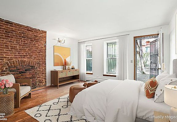 2nd image of 13 W 131st St