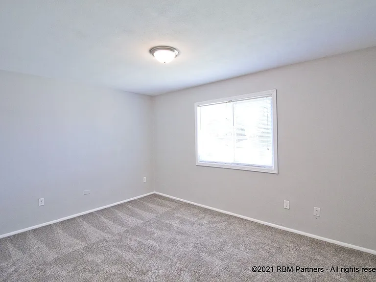 1500-1514 Schiller Ave — Photo 8