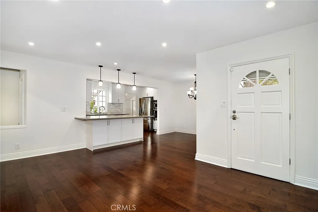 3 bed, 1444 sqft, $5,995 — Photo 2