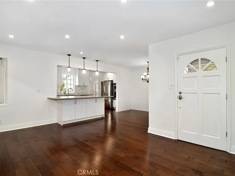 5352 Geyser Ave — Photo 2