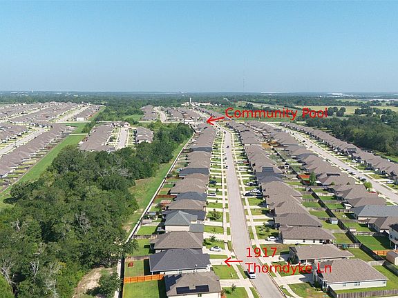 2nd image of 1917 Thorndyke Ln