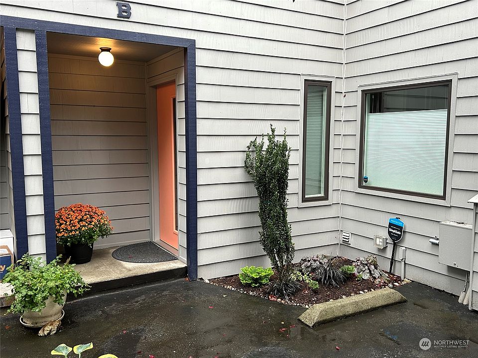 2nd image of 15628 8th Avenue SW