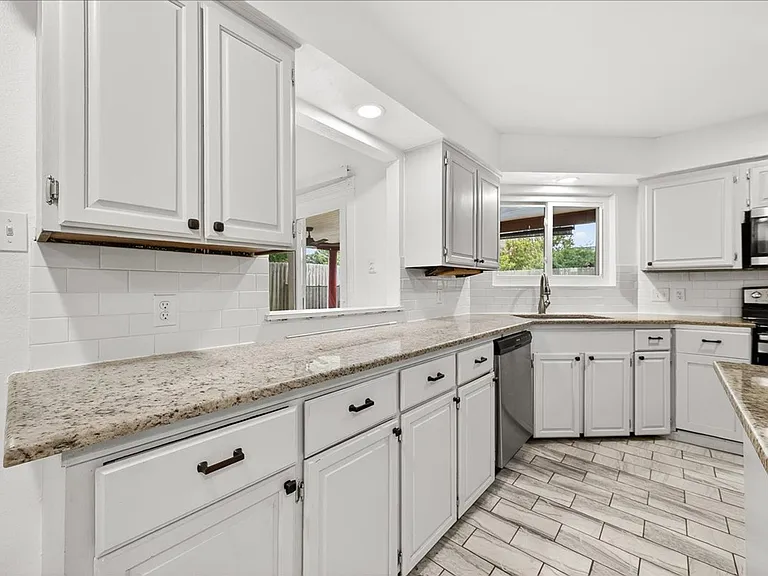 5025 Romford Dr — Photo 15