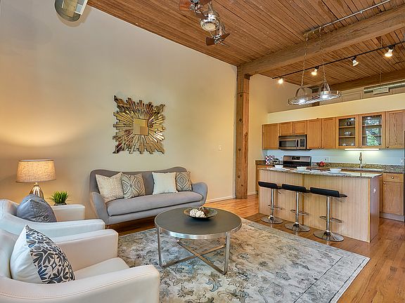 2nd image of 2333 W Saint Paul Ave APT 325