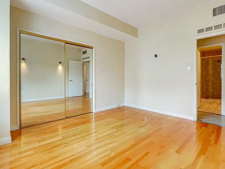 10787 Wilshire Blvd #802 — Photo 35