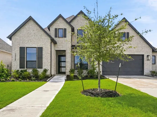 12127 Lake View Blvd, Mont Belvieu, TX 77523