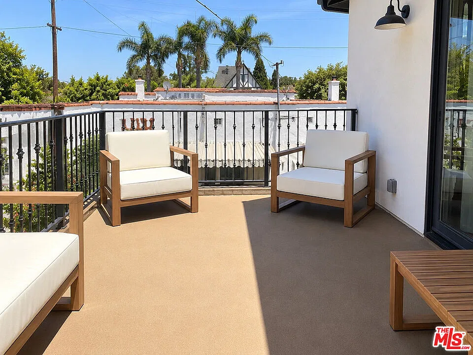 1 bed, 1.5 bath, 1104 sqft, $3,500 — Photo 3