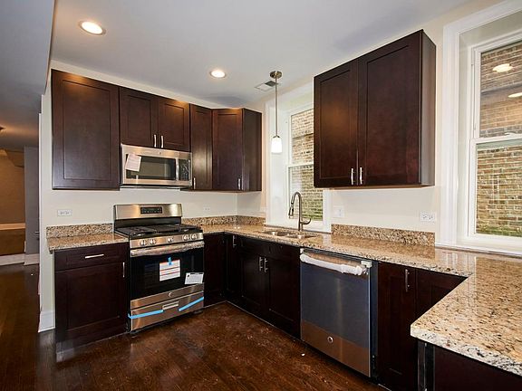4th image of 2629 W Greenleaf Ave Unit G