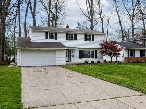 4590 Brendan Ln, North Olmsted, OH 44070