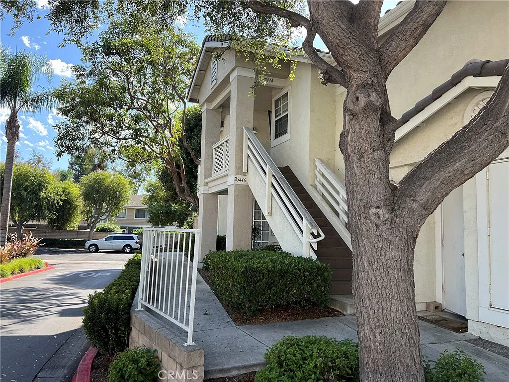 3 bed, 1356 sqft, $3,850 — Photo 2