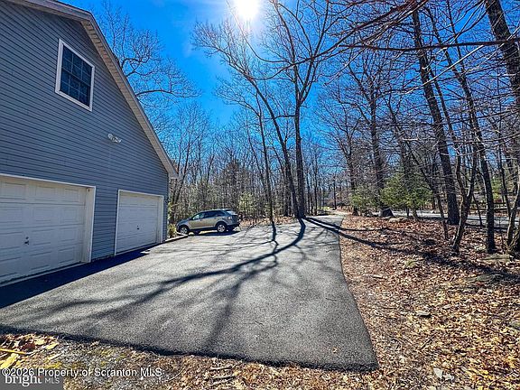 5th image of 145 Oak Ridge Dr