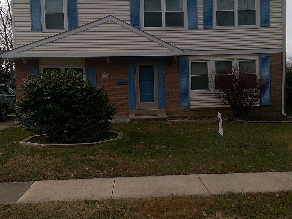 Front of 2 story home