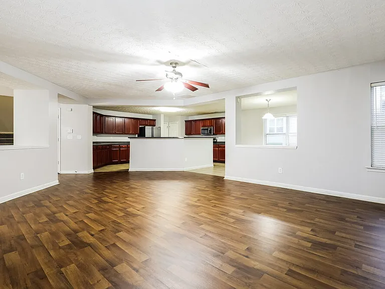 2894 Edgewater St SW — Photo 5
