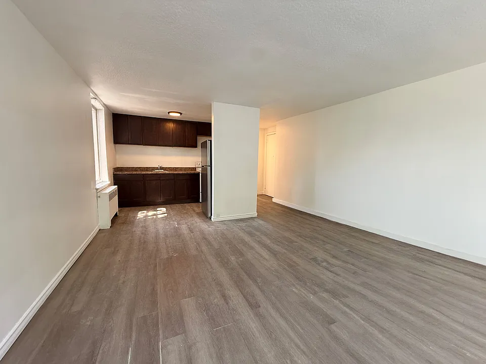 2407 Lake Shore Blvd W #22