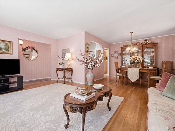 3rd image of 236 Franklin Avenue