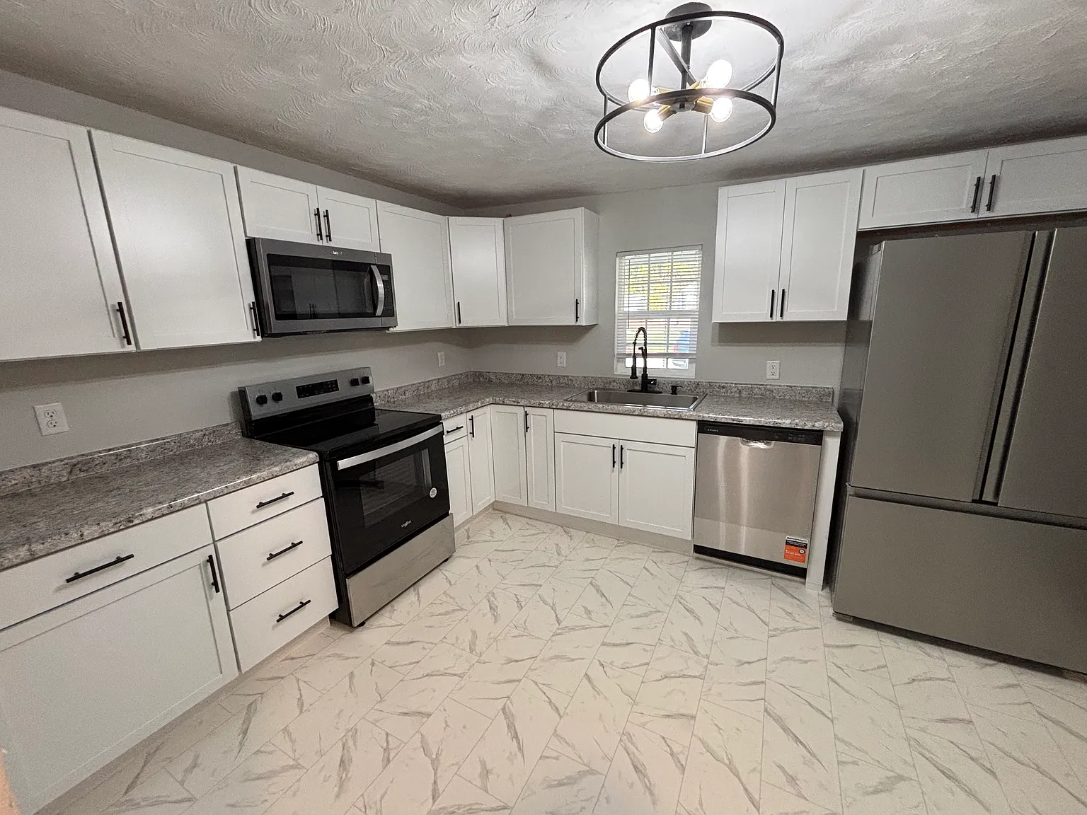 4 bed, 1200 sqft, $1,749 — Photo 3