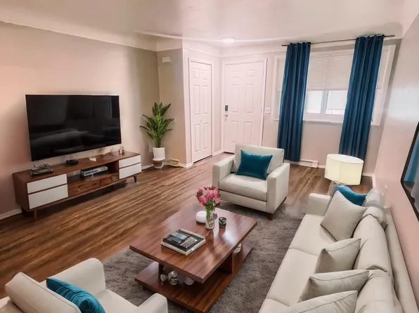 2 bed 1 bath Duplex Ready for Immediate move in., 48139 Meadow Ln, New Baltimore, MI 48051