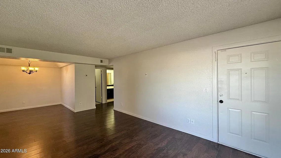 2 bed, 1084 sqft, $1,700 — Photo 3