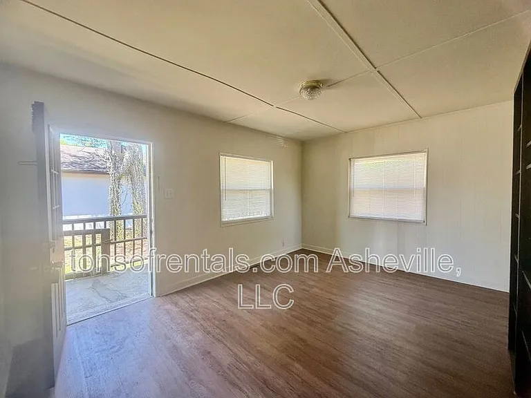2604 Hendersonville Rd — Photo 4