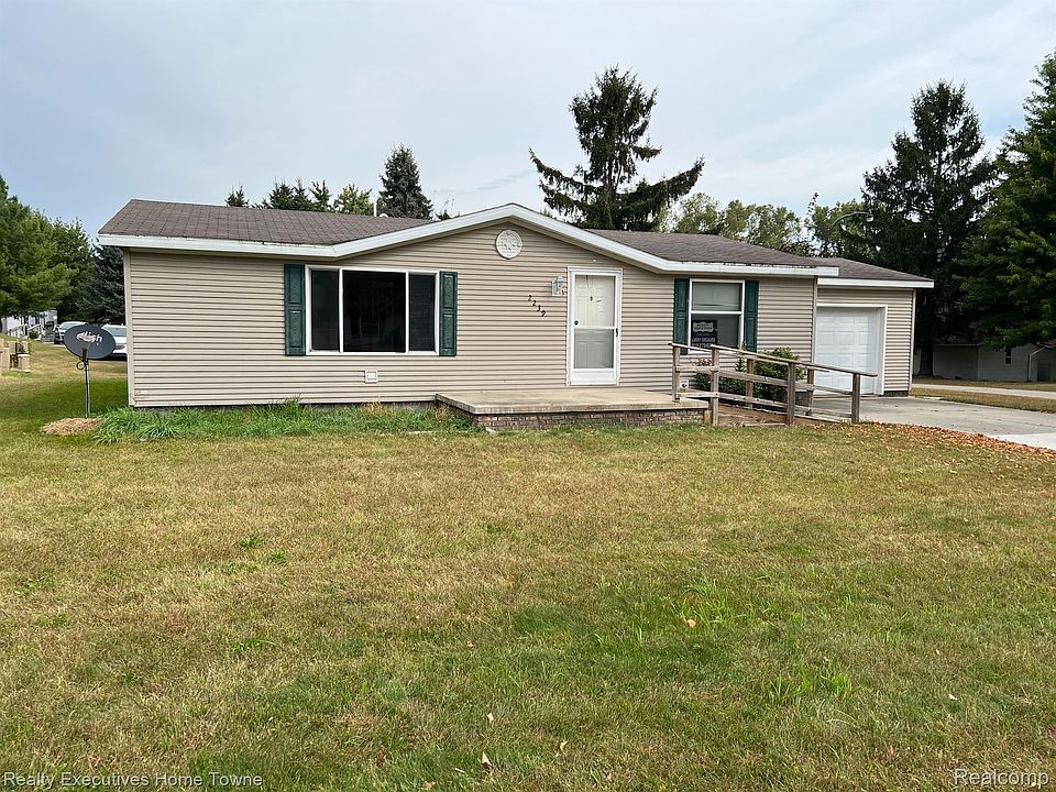 1st image of 2239 Brent St
