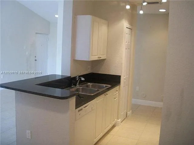 Building Photo - 21000 SW 87th Ave #307