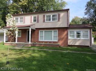 27865 Ponchartrain St, Harrison Township, MI