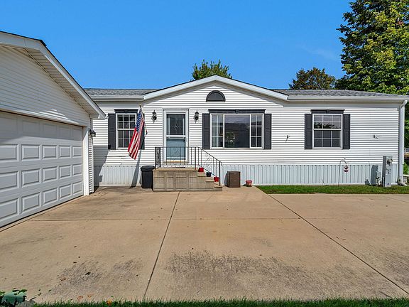 2nd image of 1015 Garden Dr