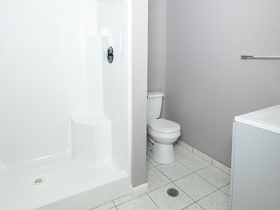 5th image of 3637 Lamont St