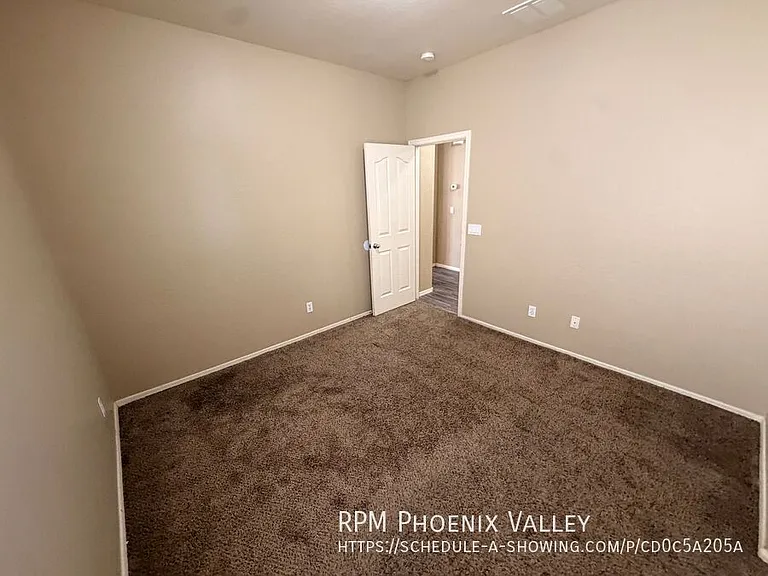 2517 S 116th Ave — Photo 11