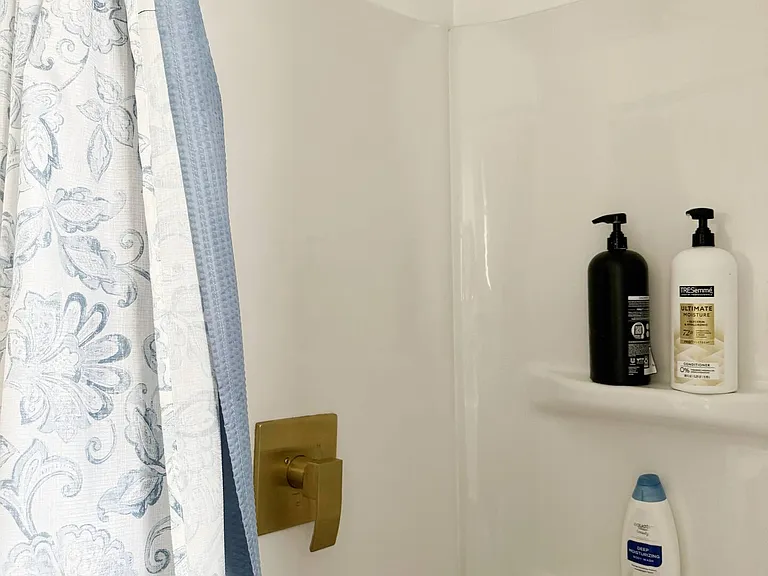810 W Iowa St #B — Photo 12