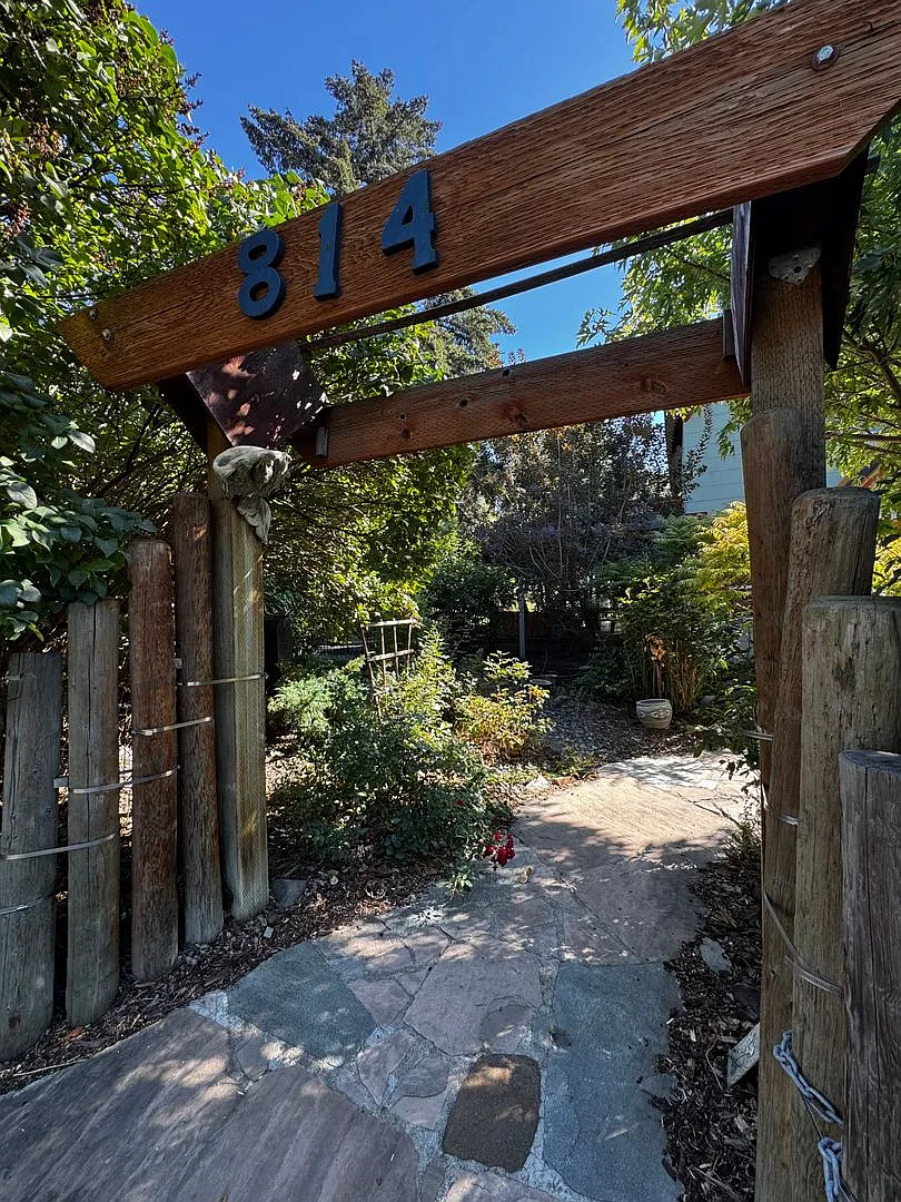 Charming 3-Bedroom in a Great Location — Photo 1
