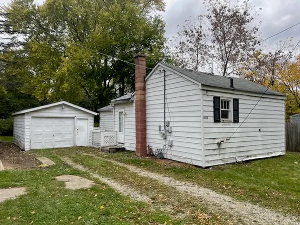 3015 Ezekiel Ave, Zion, IL 60099
