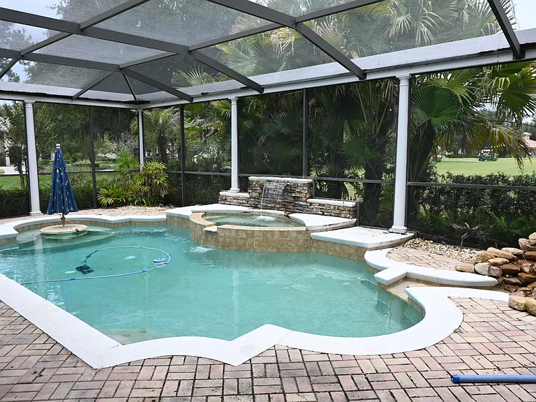8122 Whitford Ct — Photo 19