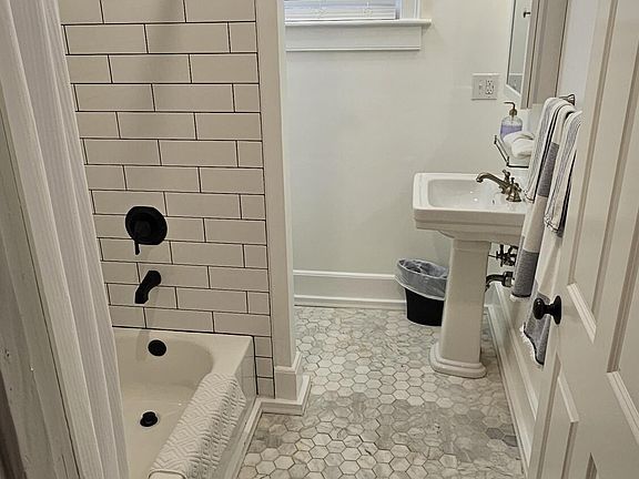 5th image of 175 Spring St #A & B