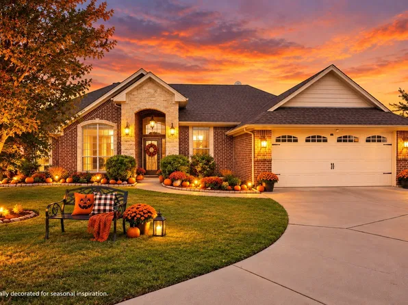 2804 Tour Ct, Granbury, TX 76049