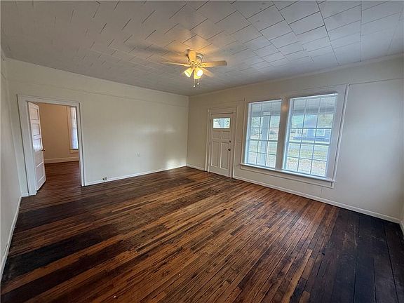 4th image of 401 Hall Ave