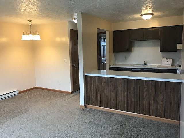 2nd image of 222 Summit St N #3