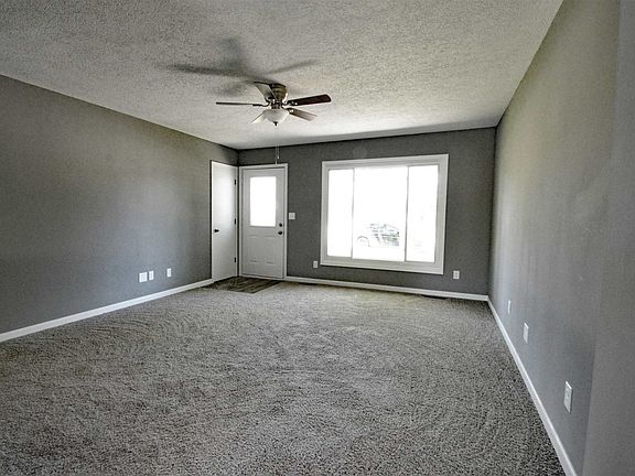 3rd image of 413 Woodcreek Dr