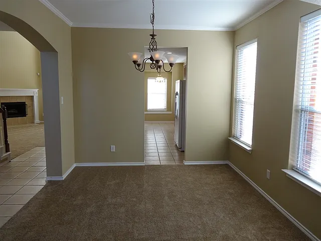 613 Silverbrook Dr — Photo 6