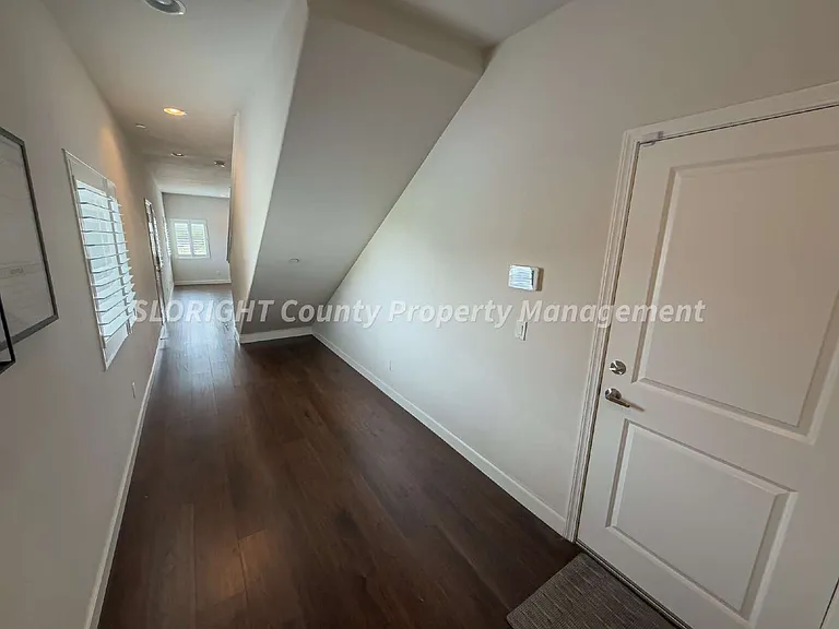 941 Humbert Ave — Photo 6