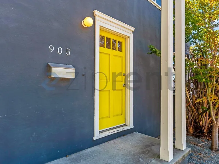 905 61st St #905 — Photo 3