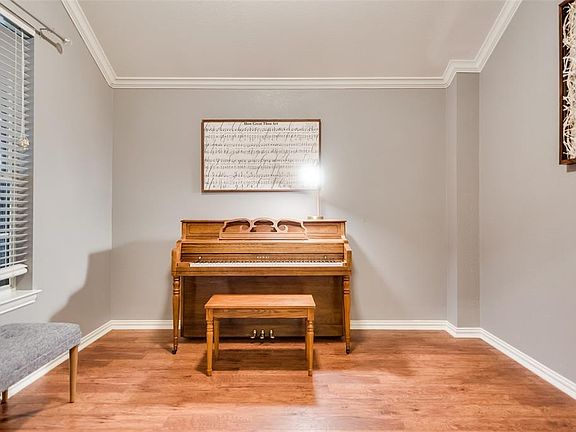 3rd image of 2133 Highland Dr