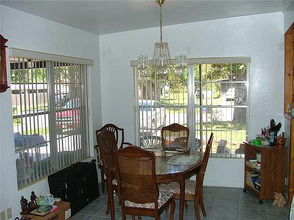 3rd image of 117 W Woodland Dr